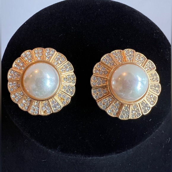 Vintage Christian Dior Signed Gold Tone Clip-On Earrings With Crystals and Pearl - Picture 2 of 8